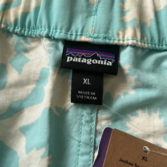 Patagonia NWT Woman’s Barely Baggies Shorts Size XL - Picture 3 of 8